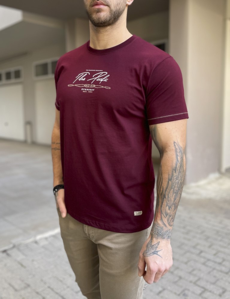 Everbest ανδρική μπορντό κοντομάνικη μπλούζα με τύπωμα 252803 φωτογραφία